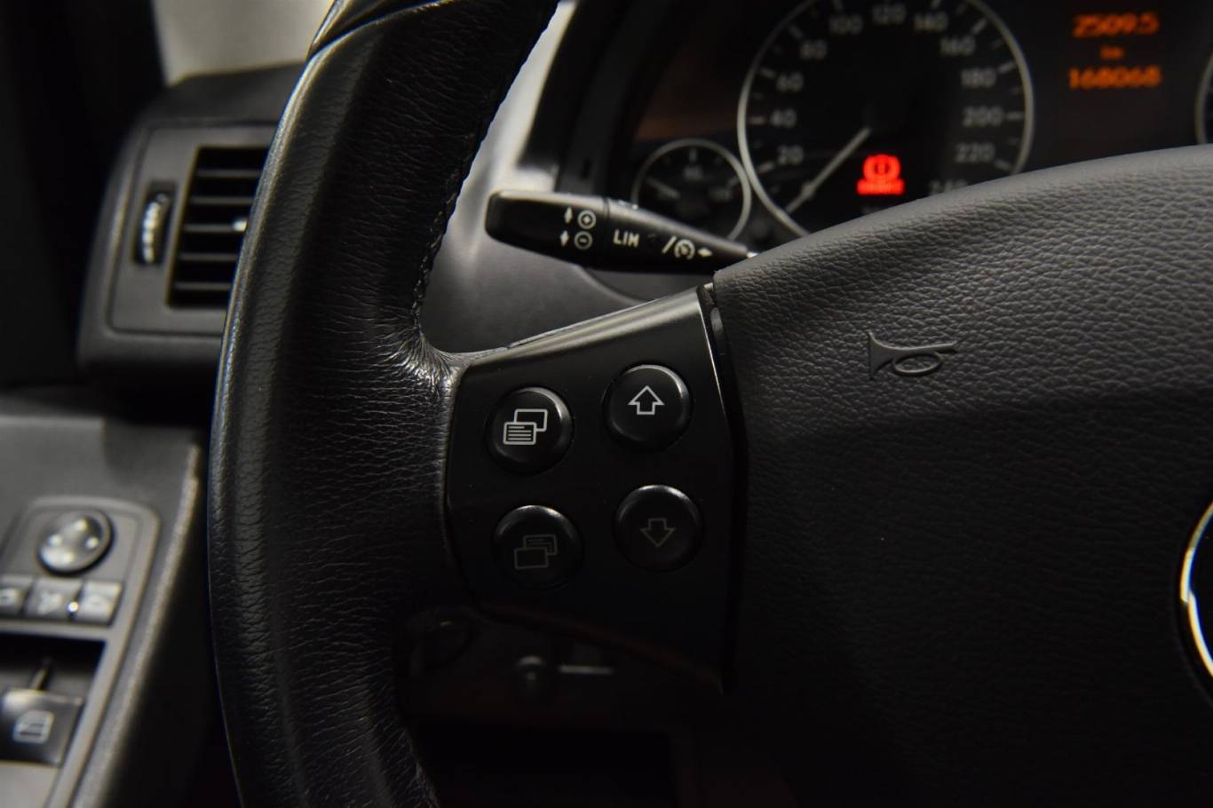 MERCEDES-BENZ A 180 10