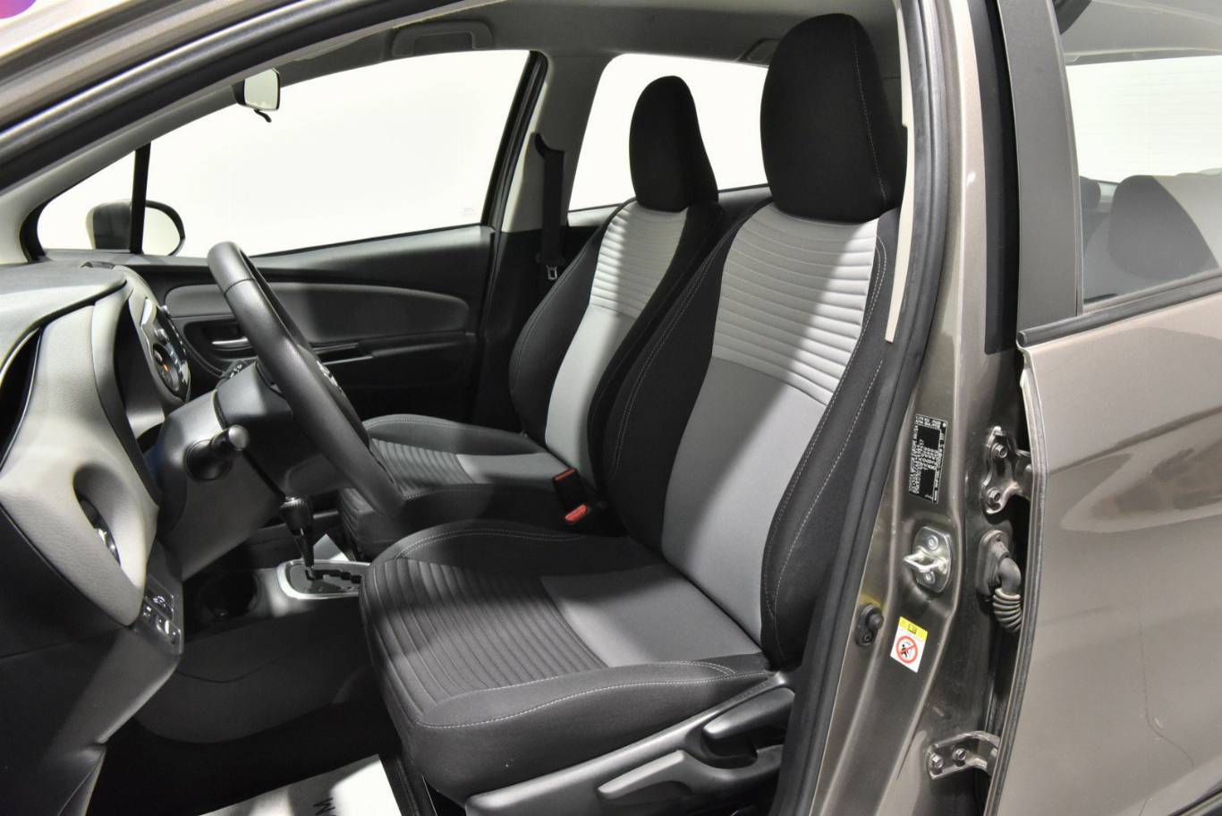 TOYOTA Yaris 4