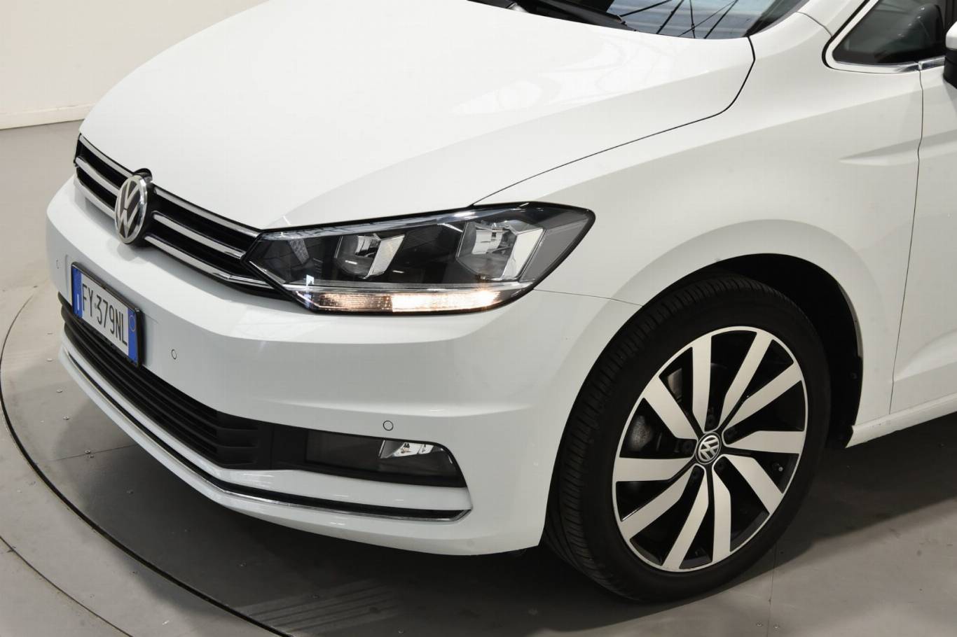 VOLKSWAGEN Touran 37