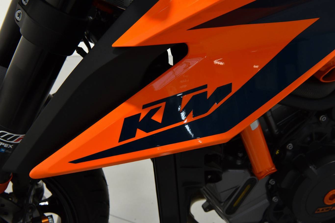 KTM 1290 Super Duke R 21