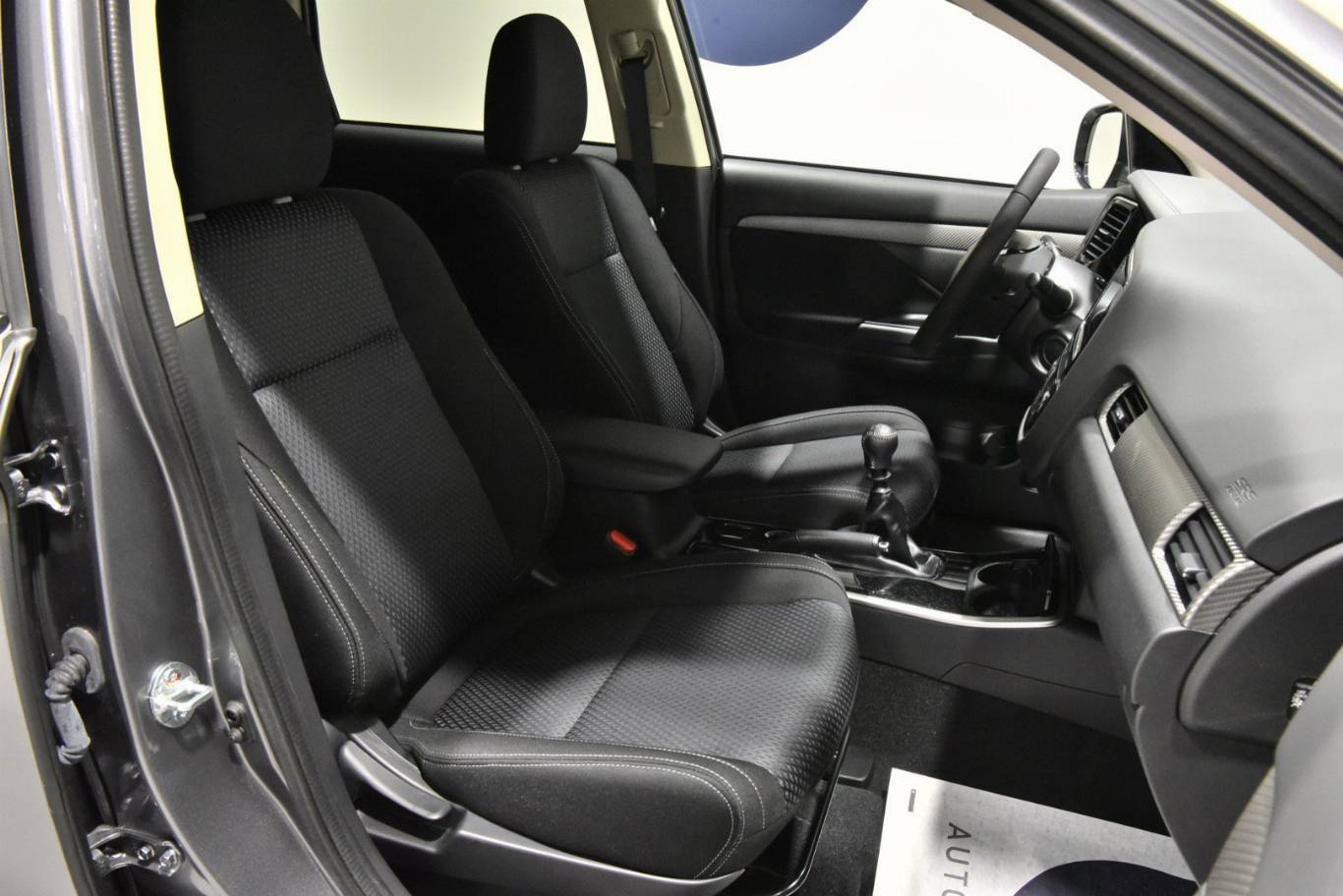 MITSUBISHI Outlander 21