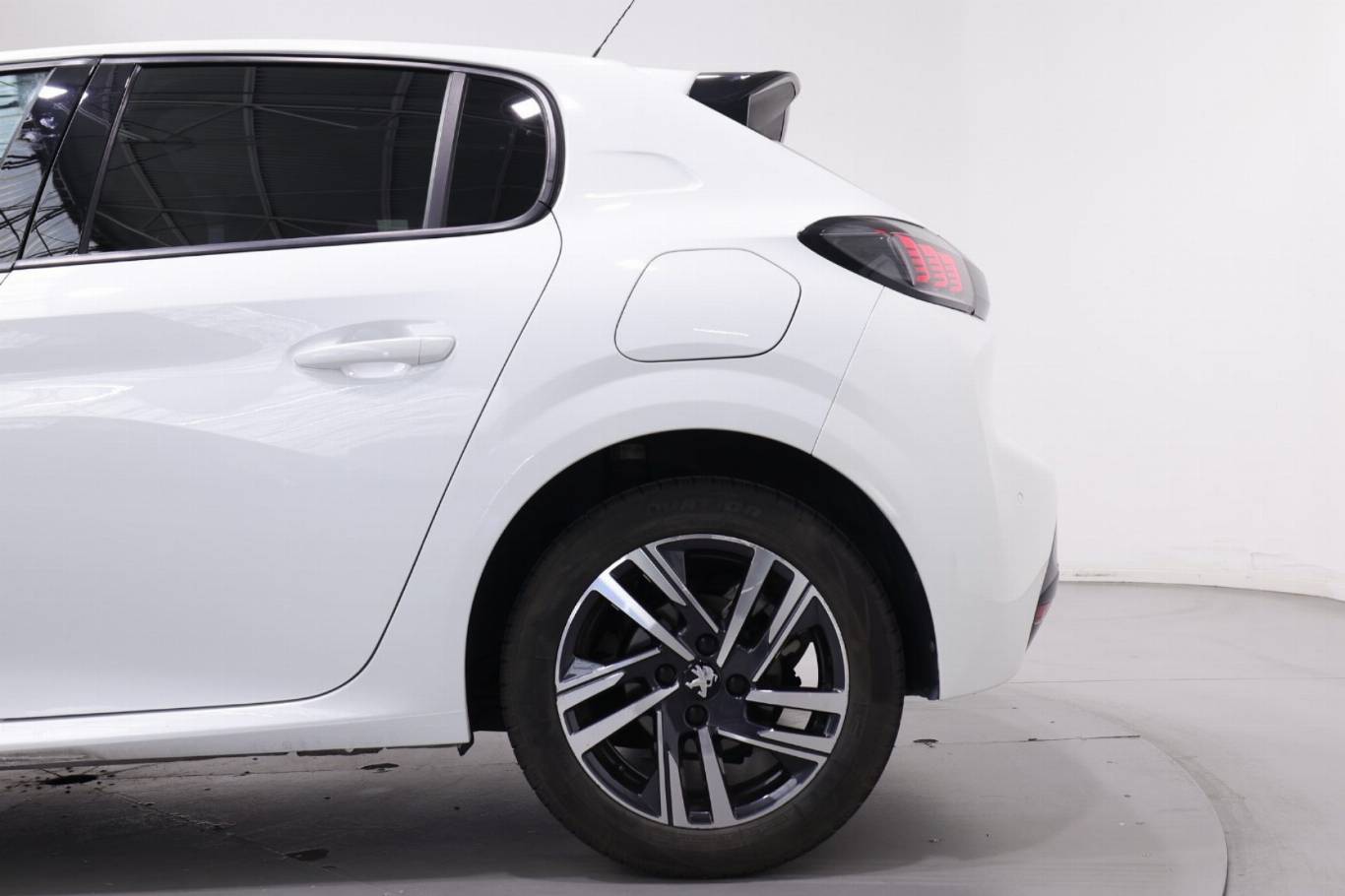 PEUGEOT 208 36