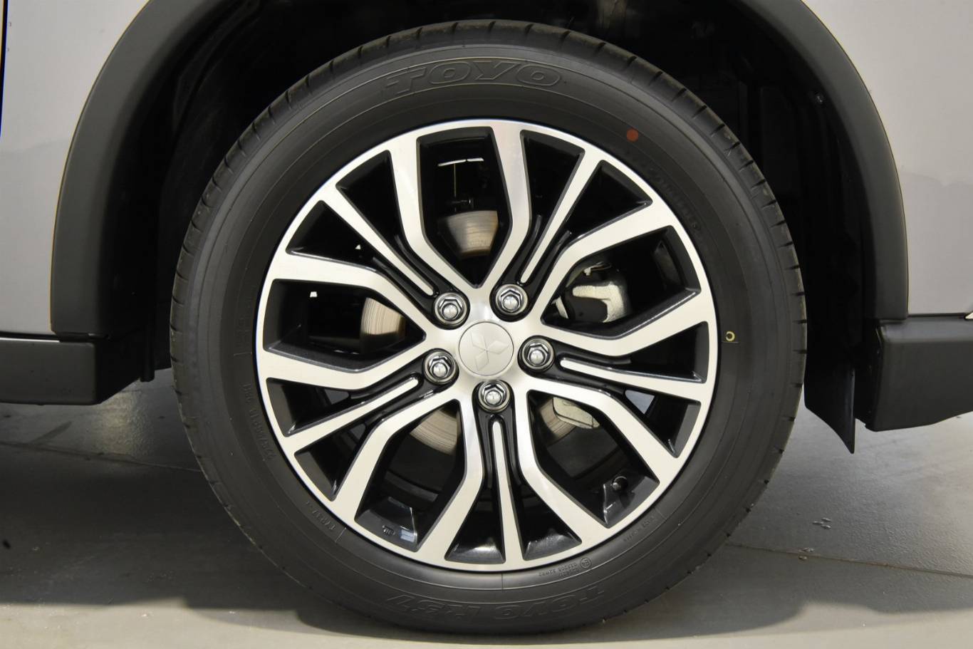 MITSUBISHI Outlander 32