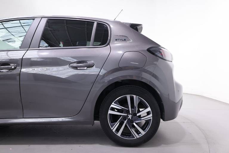 PEUGEOT 208 36