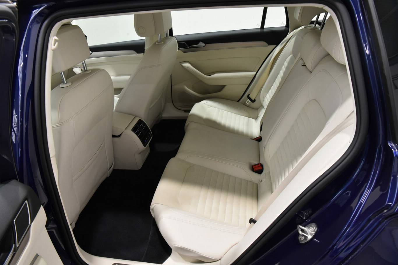 VOLKSWAGEN Passat Variant 28