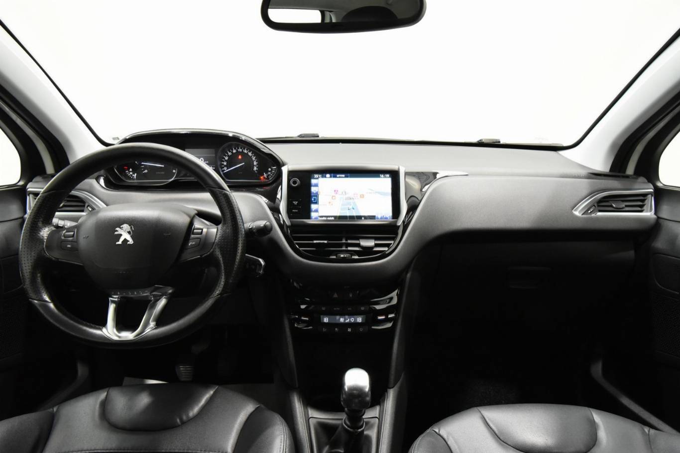 PEUGEOT 208 22