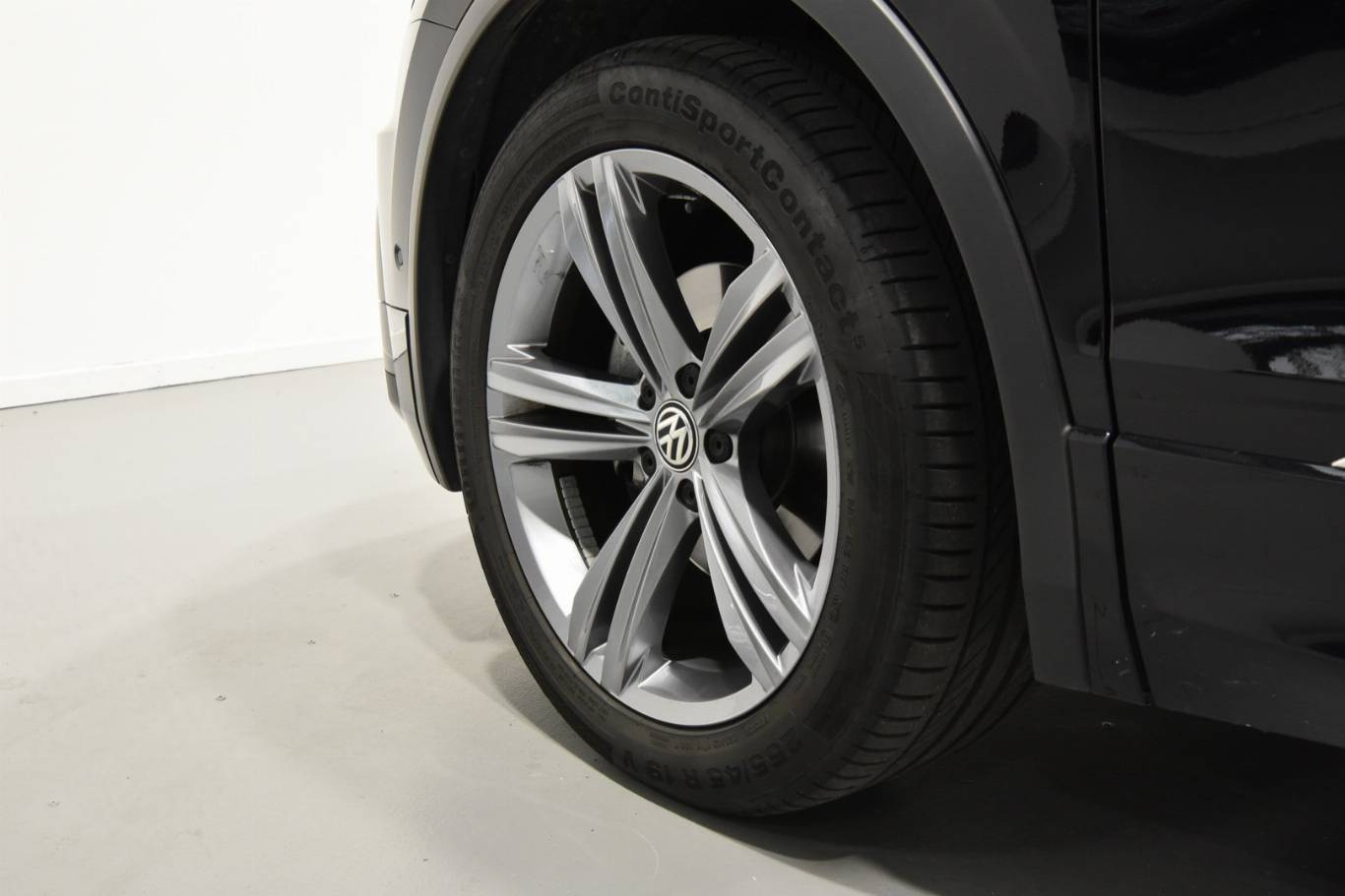 VOLKSWAGEN Tiguan 9