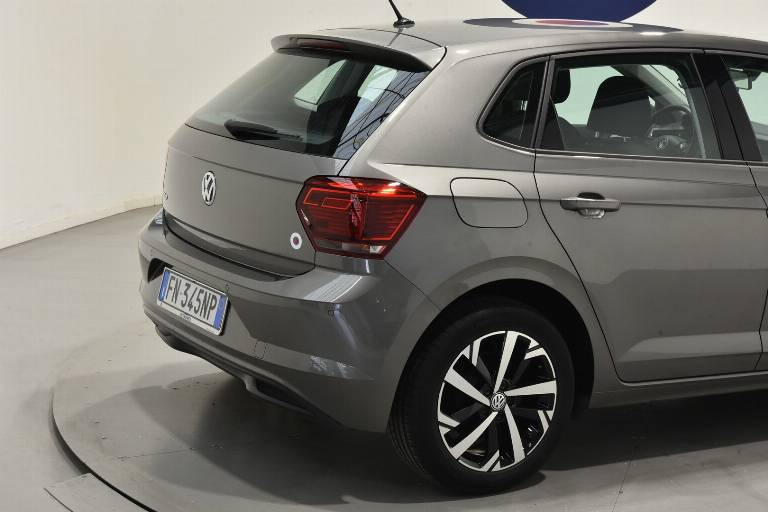 VOLKSWAGEN Polo 18