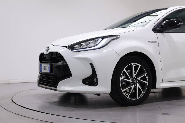 TOYOTA Yaris 11