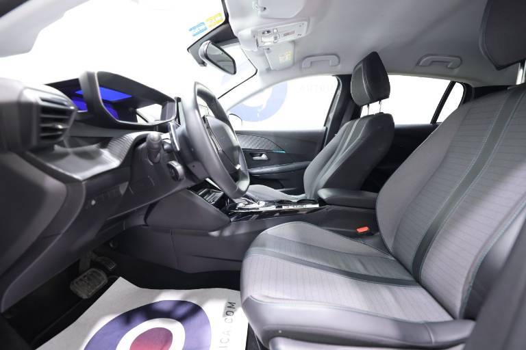 PEUGEOT 208 18