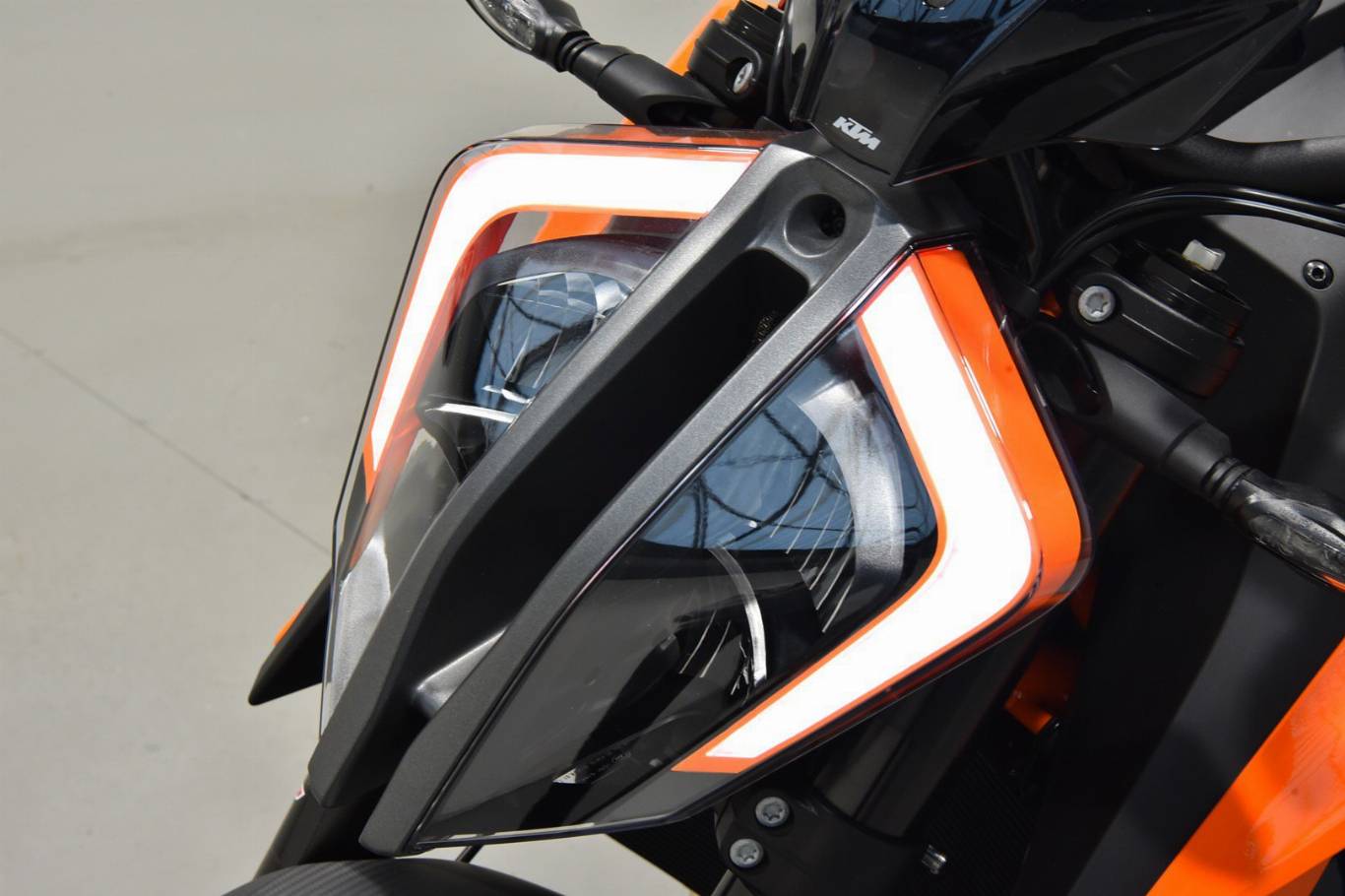 KTM 1290 Super Duke R 47