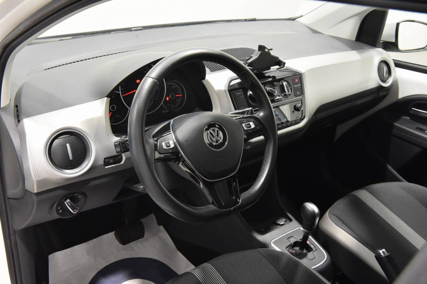 VOLKSWAGEN Up! 3