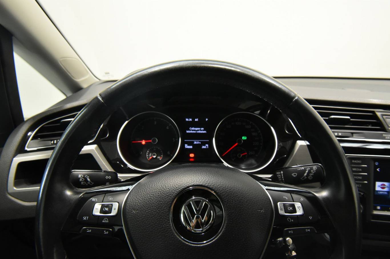 VOLKSWAGEN Touran 9