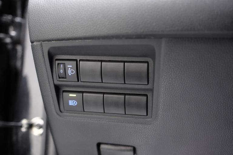 TOYOTA Yaris 24