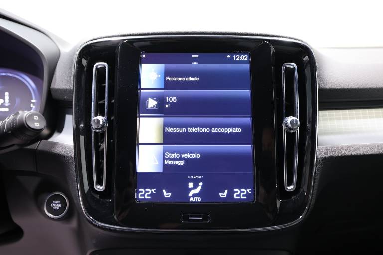 VOLVO XC40 9