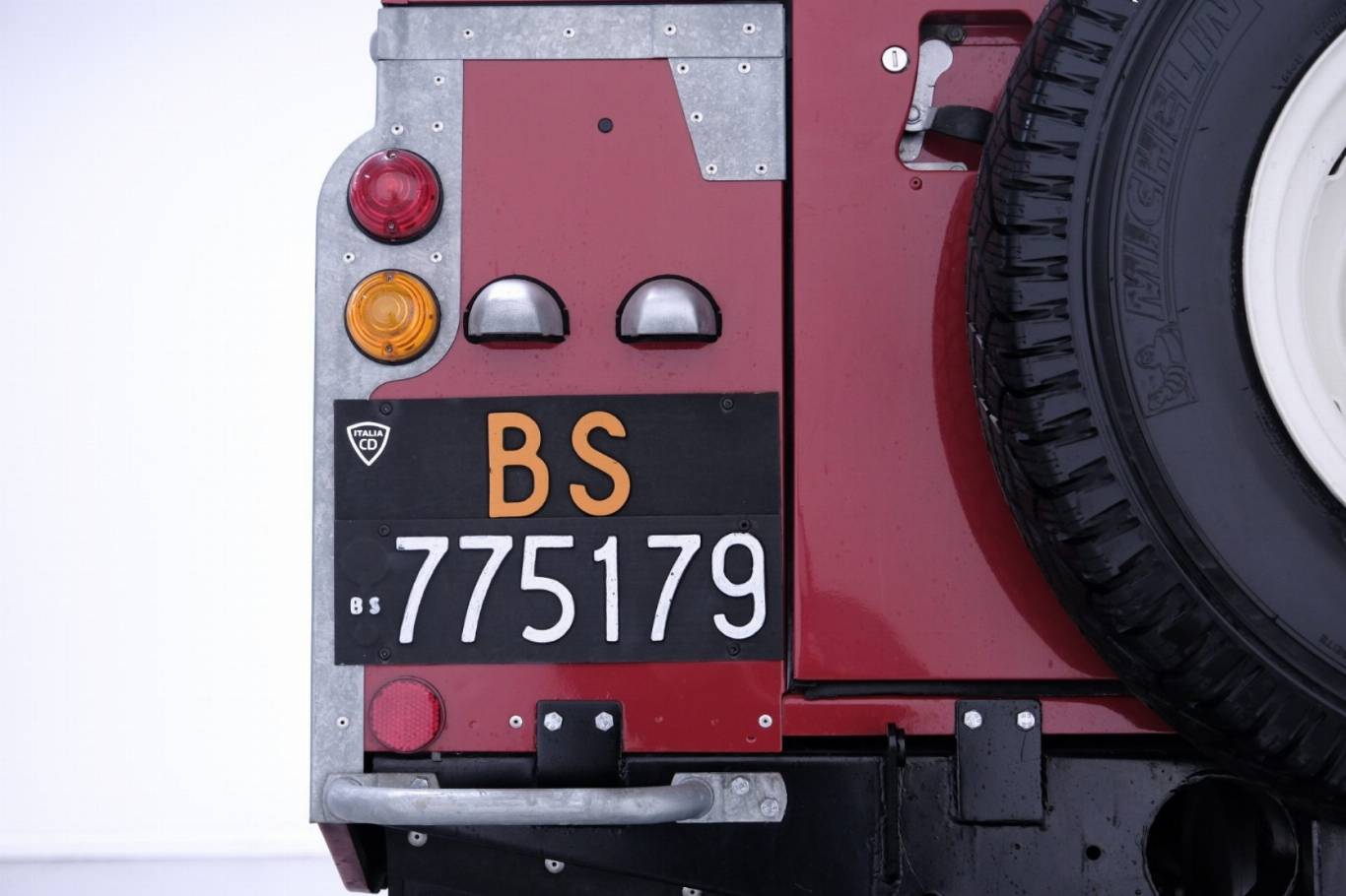 LAND ROVER Defender 28