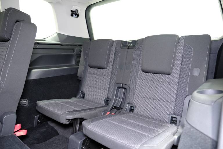VOLKSWAGEN Touran 43