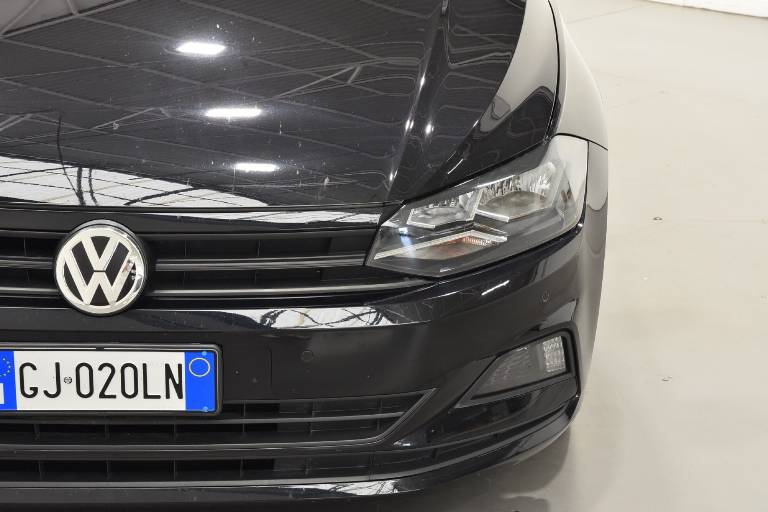 VOLKSWAGEN Polo 18