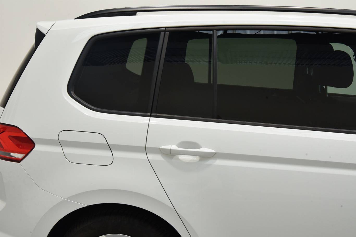 VOLKSWAGEN Touran 49